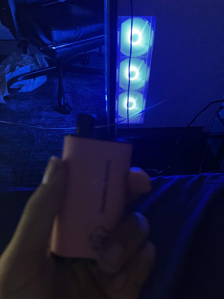 Nolixity's tweet photo. got a new vape https://t.co/2XBXu8fqY1