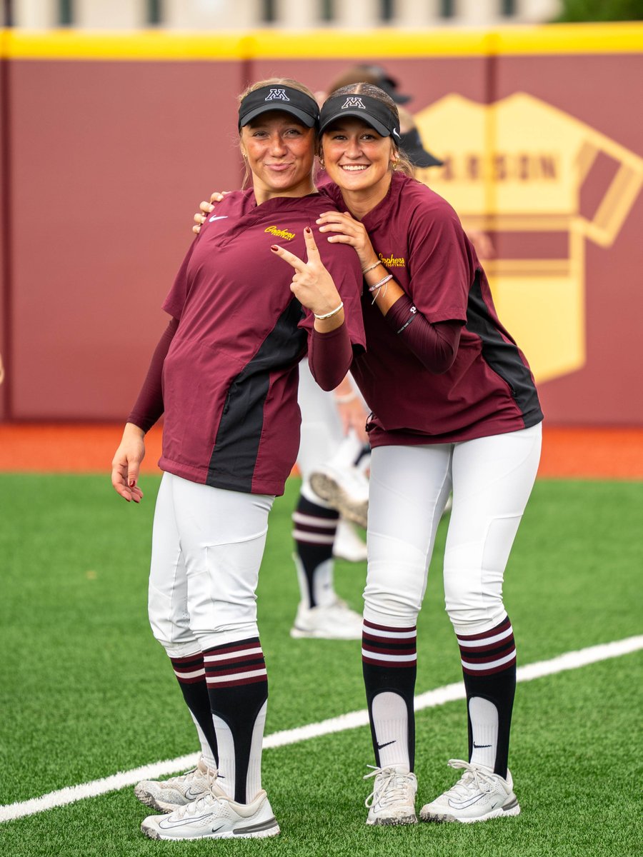 GopherSoftball's tweet photo. Warmin' up! 😁🔥

#GSB | #SkiUMah https://t.co/tRsWJzDs1C