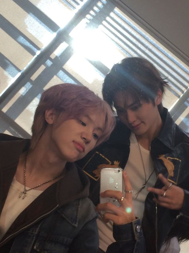 lotusboywoo's tweet photo. Messing around in the classroom with Ty :} https://t.co/p7fjqAnkNh