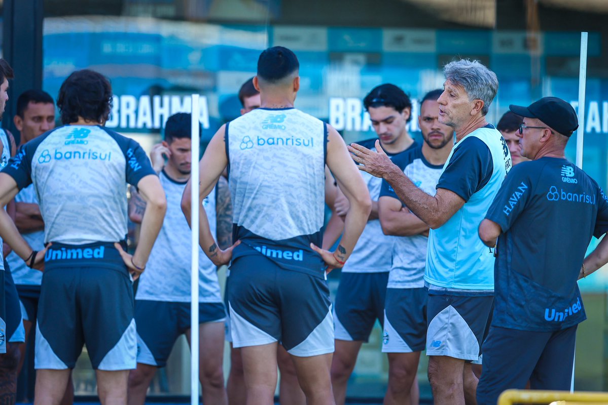 Gremio's tweet photo. TREINO EM DOIS TURNOS 💪🏾🇪🇪 A parte da manhã foi dedicada para trabalhos técnicos e táticos. Já à tarde, exercícios aeróbicos em volta do campo.

📸 Caroline Motta | Grêmio FBPA

Leia mais detalhes: https://t.co/b1E927ri4Q https://t.co/tZ2g3JJjO6