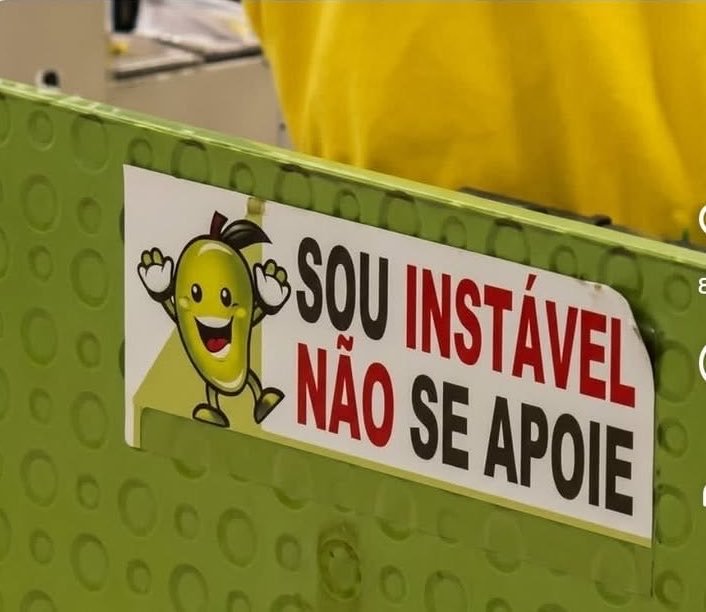 Moranjuliaa's tweet photo. é péssimo ser uma pessoa instável pq um dia você consegue fazer tudo, do mais básico ao mais difícil, seja de tomar banho a correr kms, e tem dias que você simplesmente fica debaixo dos lençóis, suja, com dor no coração, na alma. Mas pelo menos hoje é o dia bom :)) https://t.co/BQUNpgB8GE