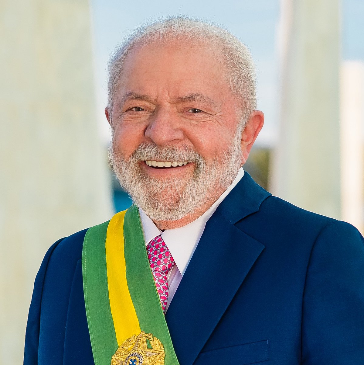 bchartsnet's tweet photo. 🚨🇧🇷 Lula, atual Presidente do Brasil, assina MP que PROÍBE BETS em território nacional.

De acordo com matéria da Folha de SP, a medida provisória foi assinada nesta sexta-feira (25) para jogar as apostas online na ilegalidade em todo o país. “A partir de hoje não se pode colocar mais dinheiro nos sites de apostas do país. Os sites ficarão disponíveis para as pessoas, para os apostadores, fazerem o resgate do saldo remanescente até as 23h59 do dia 5 de outubro”, disse o ministro da Fazenda, Dario Durigan.