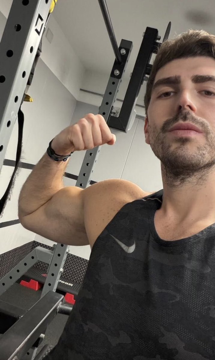 LondonLad95's tweet photo. Be careful of this 27 year old gay lad in Paddington on Grindr - mate caught loads off him and asked me to warn everyone. Stay safe! https://t.co/4yXekRJThx