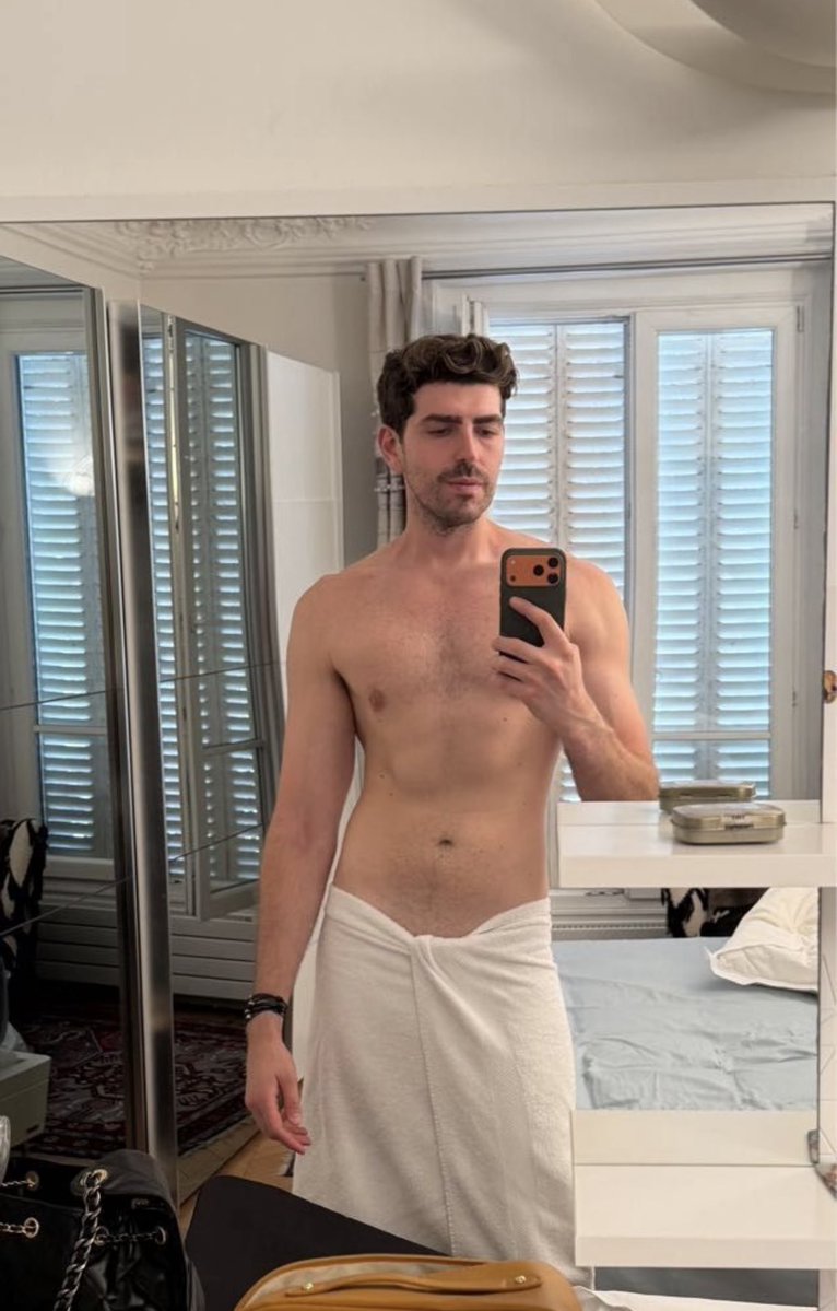 LondonLad95's tweet photo. Be careful of this 27 year old gay lad in Paddington on Grindr - mate caught loads off him and asked me to warn everyone. Stay safe! https://t.co/4yXekRJThx