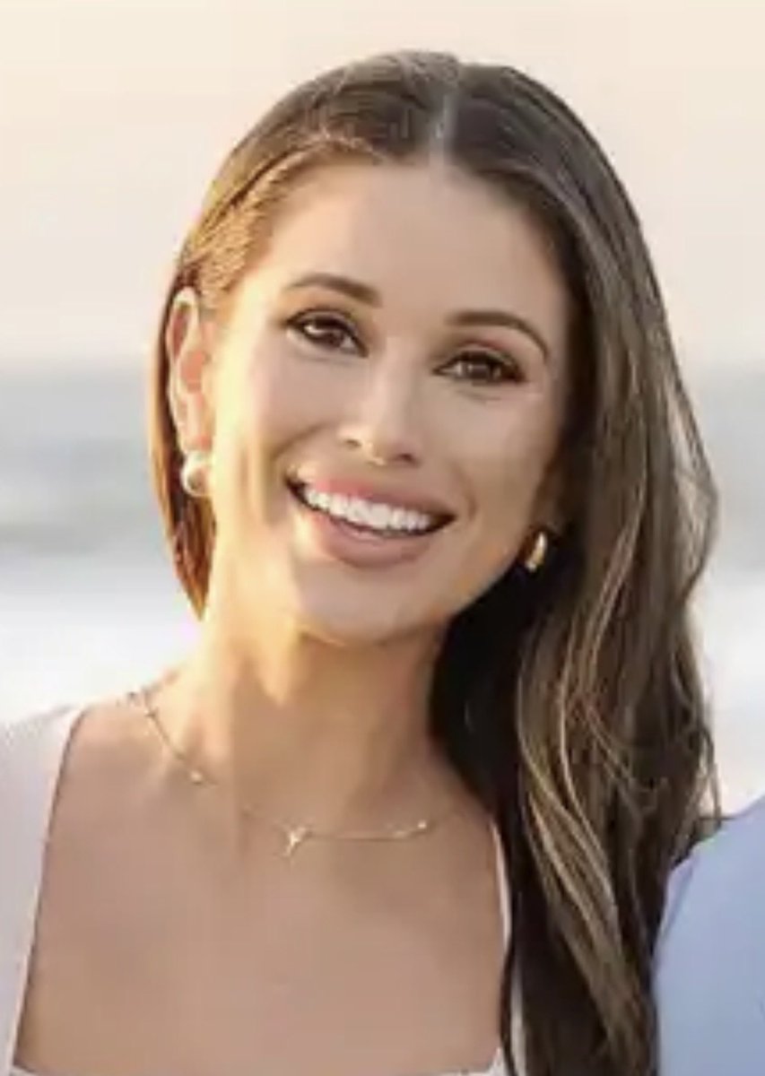 TwinkTheory's tweet photo. Nia is alternate universe Raquel who doubled down and married Sandoval and now is just endlessly pregnant in Santa Clarita hell with an untalented man who hates you #thevalley https://t.co/jLuiEJvbNr