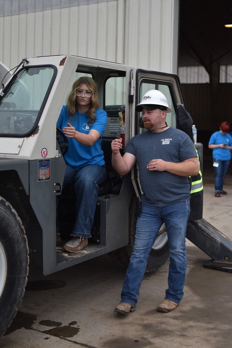 PickawayRossCTC's tweet photo. Future-Ready Friday 👷‍♀️ Students from our construction, manufacturing &amp; transportation programs attended SheDig, connecting with the International Union of Operating Engineers 18 and getting hands-on experience operating heavy equipment.

#FutureReadyFriday #Next50 #WomenInTrades https://t.co/WL4ZLMpoCd