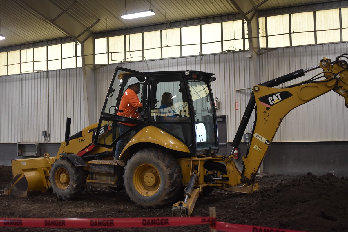 PickawayRossCTC's tweet photo. Future-Ready Friday 👷‍♀️ Students from our construction, manufacturing &amp; transportation programs attended SheDig, connecting with the International Union of Operating Engineers 18 and getting hands-on experience operating heavy equipment.

#FutureReadyFriday #Next50 #WomenInTrades https://t.co/WL4ZLMpoCd