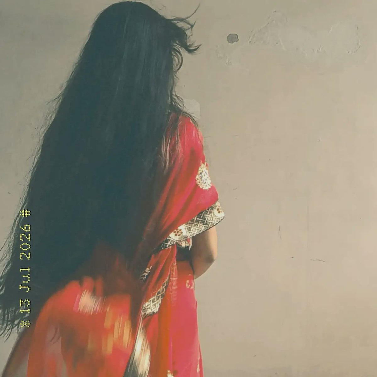 ufppni's tweet photo. Romanticising my mom’s saree. https://t.co/gyuStisCek