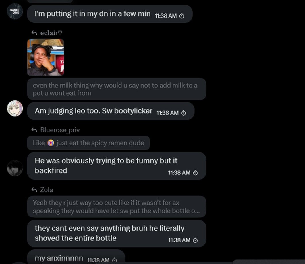 Ranllyz's tweet photo. Here, @haohaohao7777 called RIO “SW’s bootylicker”
 
While @luvhaoism mocks SW saying it’s his world, 
@jiahaoglaze agree with her, saying they live in a dictatorship.

@luvhaoism also said that RIO can’t lead shit. https://t.co/xdMJChkhHi
