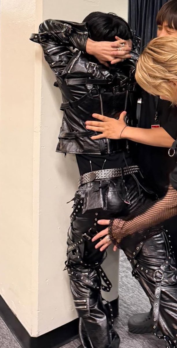 floraltae's tweet photo. we don’t talk about taehyung’s curves enough, especially in heavy leather clothing https://t.co/TLlta9GbKe