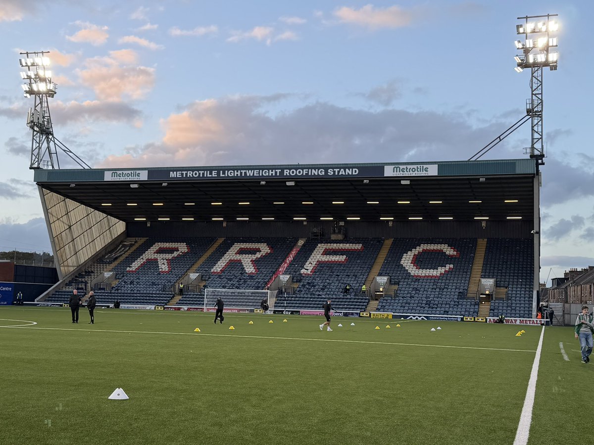 scottsas's tweet photo. #floodlightfriday from Stark’s Park Kirkcaldy, Ainslie Park Edinburgh and Almondvale Stadium Livingston @Scarpenter_67 https://t.co/yrC0GVGFMX