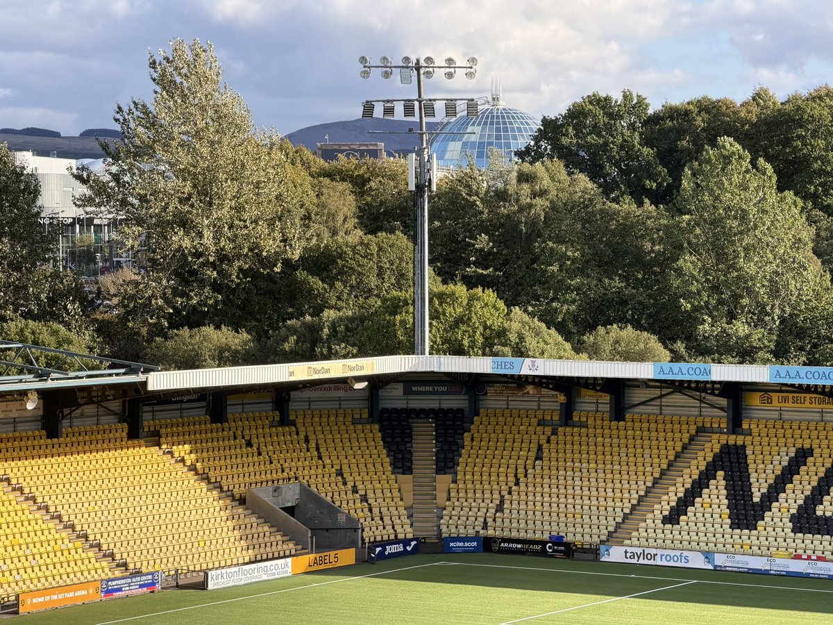 scottsas's tweet photo. #floodlightfriday from Stark’s Park Kirkcaldy, Ainslie Park Edinburgh and Almondvale Stadium Livingston @Scarpenter_67 https://t.co/yrC0GVGFMX