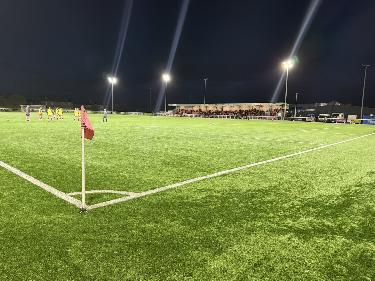 scottsas's tweet photo. #floodlightfriday from Stark’s Park Kirkcaldy, Ainslie Park Edinburgh and Almondvale Stadium Livingston @Scarpenter_67 https://t.co/yrC0GVGFMX