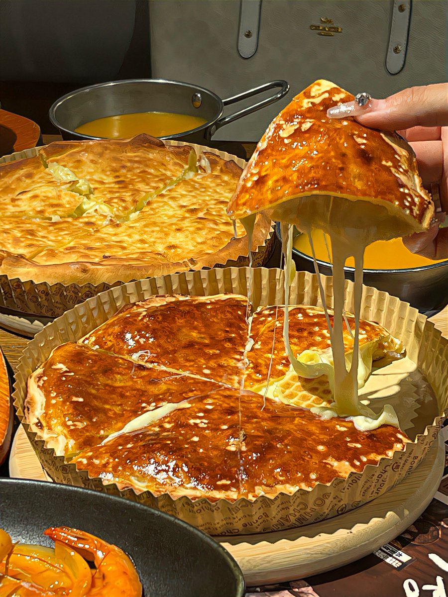 TaniaBevar8we6's tweet photo. No te voy a mentir, la pizza picante de aquí es super rica https://t.co/DdENup9WgL