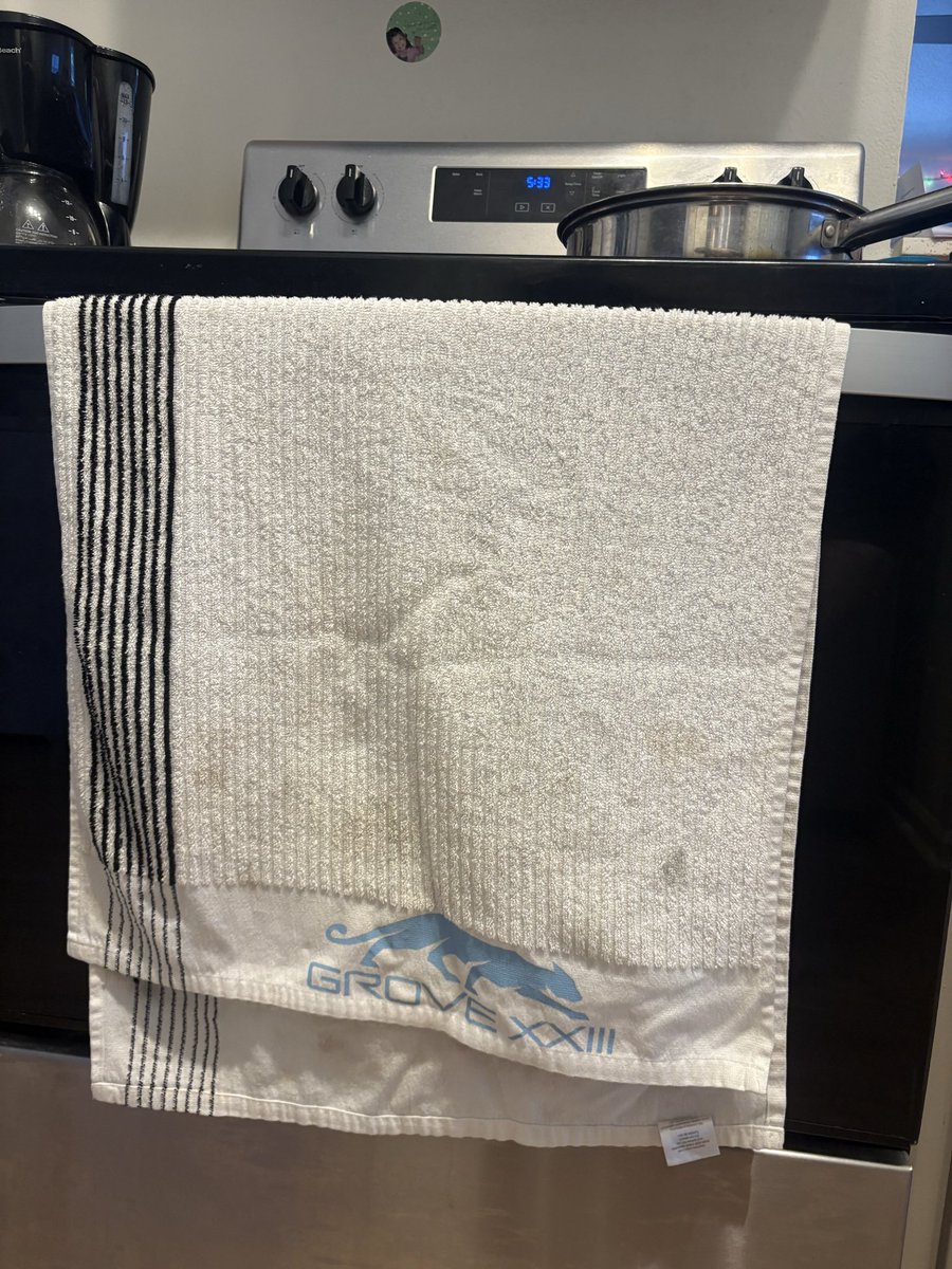 secPM5's tweet photo. Yes this is my kitchen towel. No, we are not the same #T100 #grove https://t.co/gagPogv4Ru