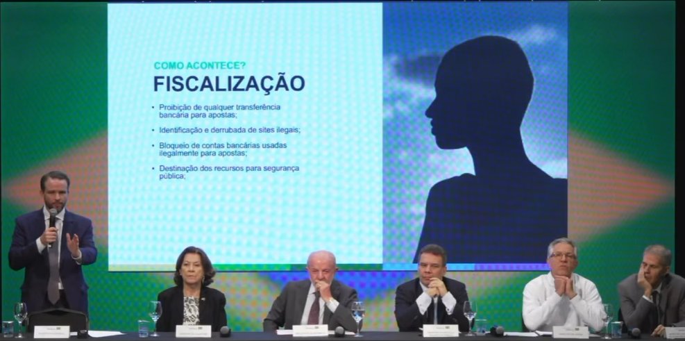 euamodualipa's tweet photo. Dario afirma que utilizará IA para identificar transações, especialmente para as casas ilegais que utilizam depósito por PIX.

Vai funcionar onde avisará todos os orgãos de fiscalização, como a RF por ex. https://t.co/k7VYlsqBFn