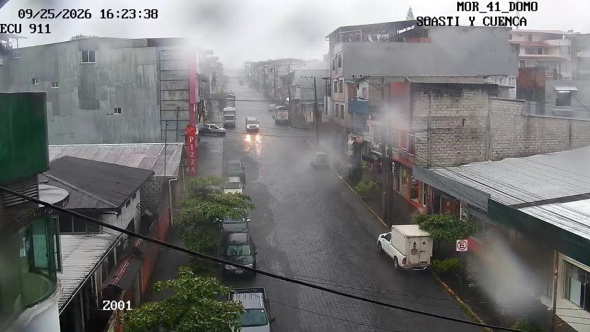 ECU911Austro's tweet photo. #Morona| Se visualiza la calzada mojada por presencia de lluvia 🌧️ mediante #videovigilanciaECU911
Tener precaución al conducir, reducir la velocidad.
#LíneaÚnicaParaEmergencias 9-1-1 https://t.co/lSxCiZ9FlG
