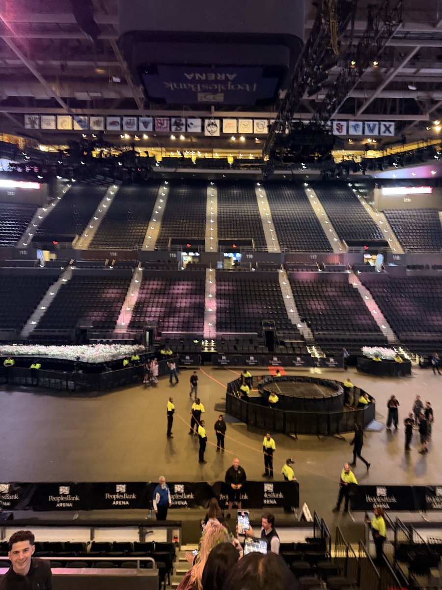 concertleaks's tweet photo. First look at the stage for Olivia Rodrigo’s The Unraveled Tour!

📸: @hausdownn https://t.co/KoC3zIibKB