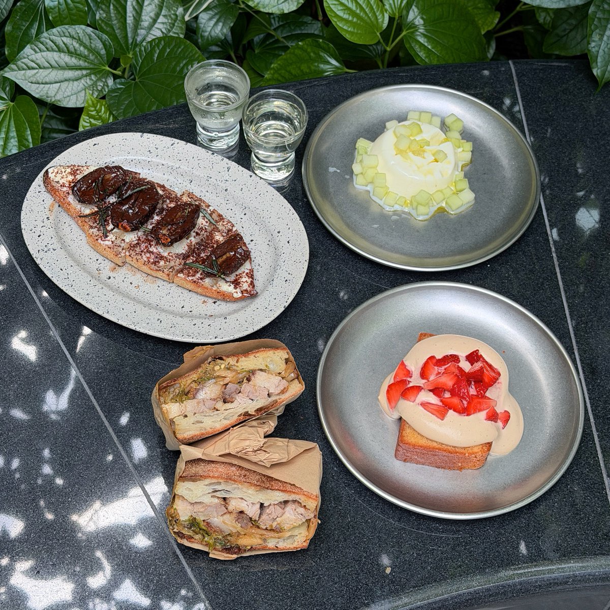 LynetteBoli5's tweet photo. Solid food and sake before noon at Wheathead and Fossa Provisions’ Sake Party. The P&amp;P sandwich was a spicy, umami-packed flavour bomb, while the dates, chocolate and stracciatella tartine offered subtle depth. The strawberry cake and melon panna https://t.co/51KHiNoeLj