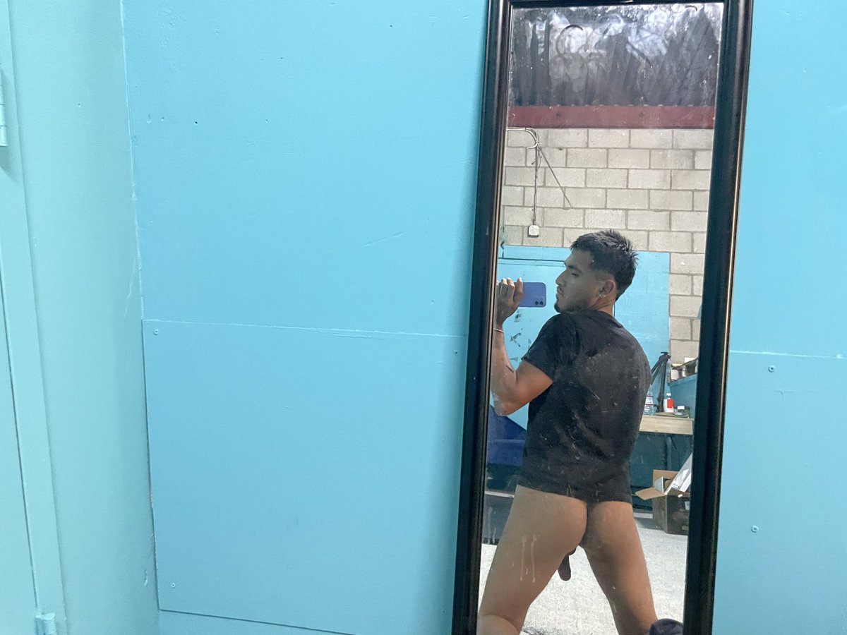DucatiDihRider's tweet photo. My future bf gone be one blessed mf wit this meaty cock and ass #mlm #OC #meatydick #uncut https://t.co/ylO6GBCBYD