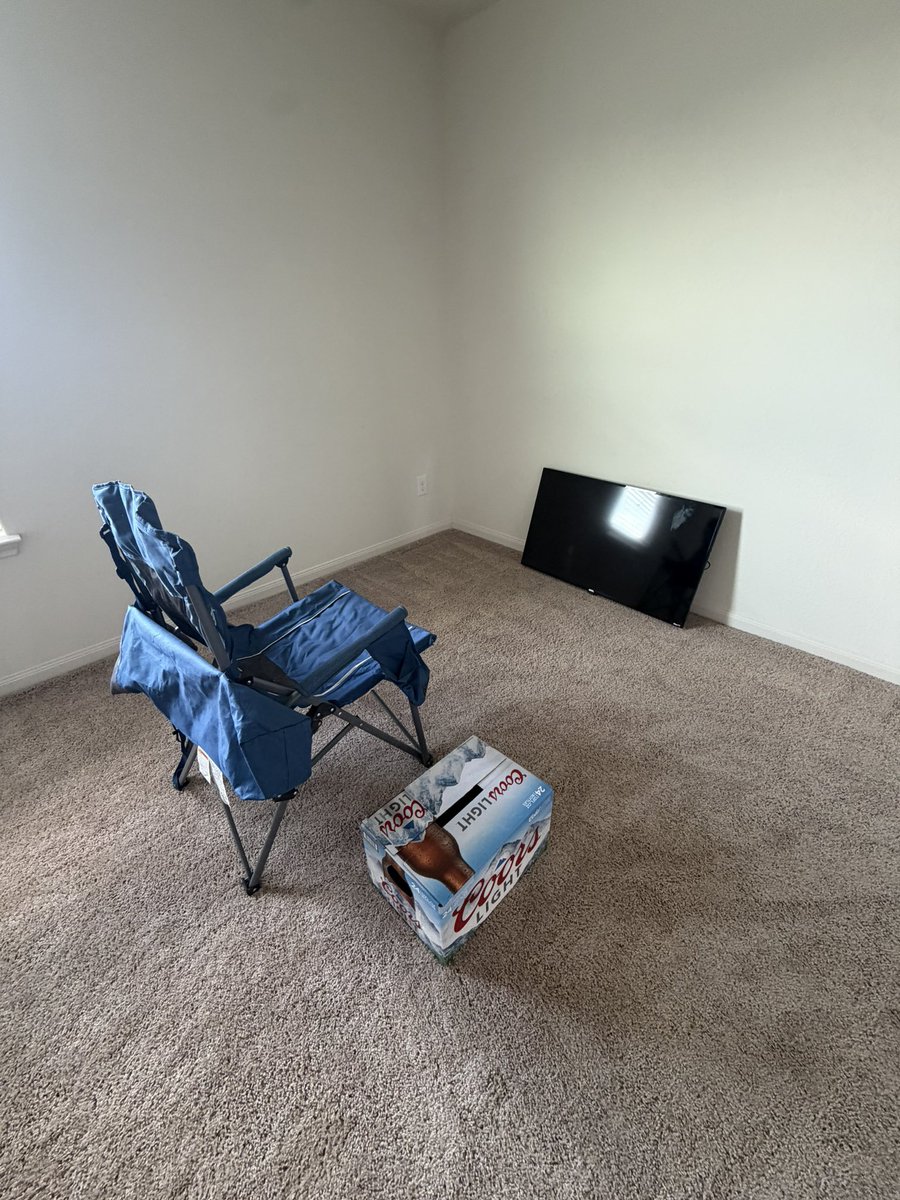 percehuck's tweet photo. Moved into the new house, ready for the big game. #BeatCal https://t.co/U4CwmGHbnF