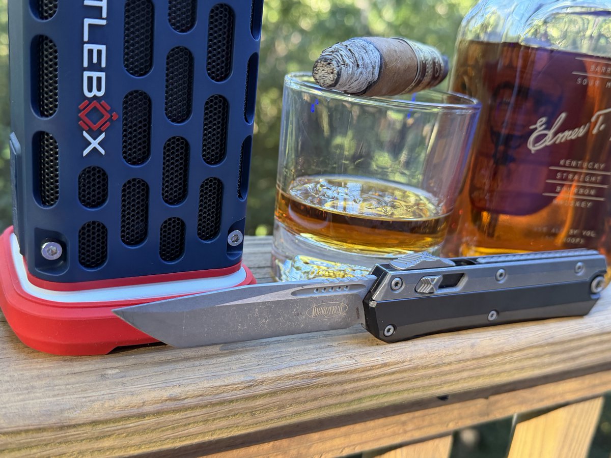 HelaciousSC's tweet photo. I won't always announce when the weekend starts, but there will be signs... 

#helacious #microtech #turtlebox #weekend https://t.co/Jq7OO7RTdq