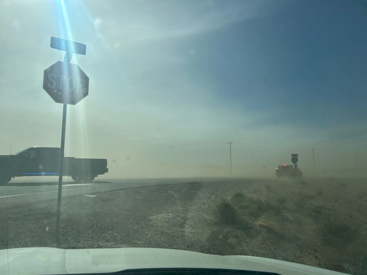 wspd3pio's tweet photo. 🚨Traffic Alert: We are on scene of multiple blocking collisions on SR397 mp4 to I82. Strong winds have caused a dust storm with severely low visibility. Please avoid the area and use a detour. #Kennewick #Richland #Pasco #Duststorm #SR397 https://t.co/L6is2niQ3S