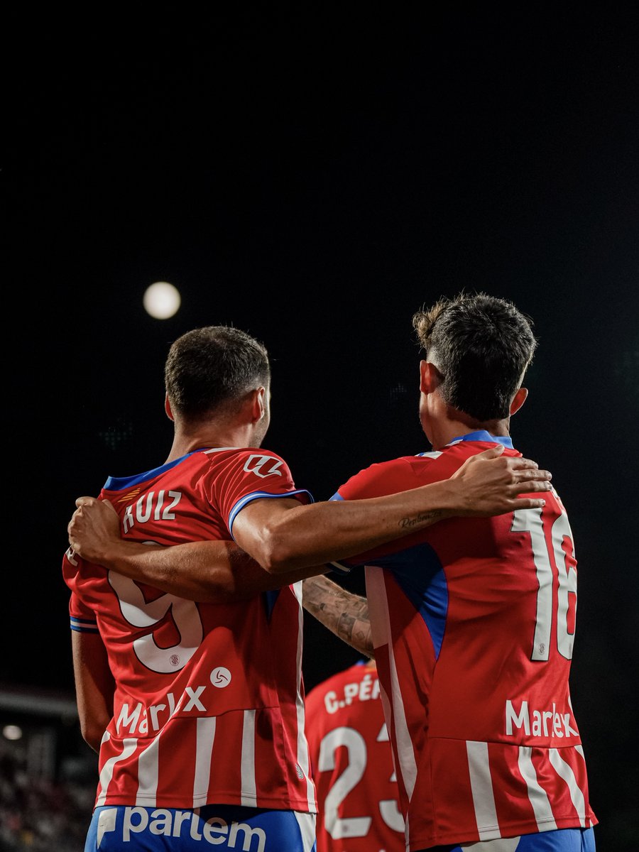GironaFC's tweet photo. 🌕 Molt bona nit, afició! https://t.co/Olym1bgNjI