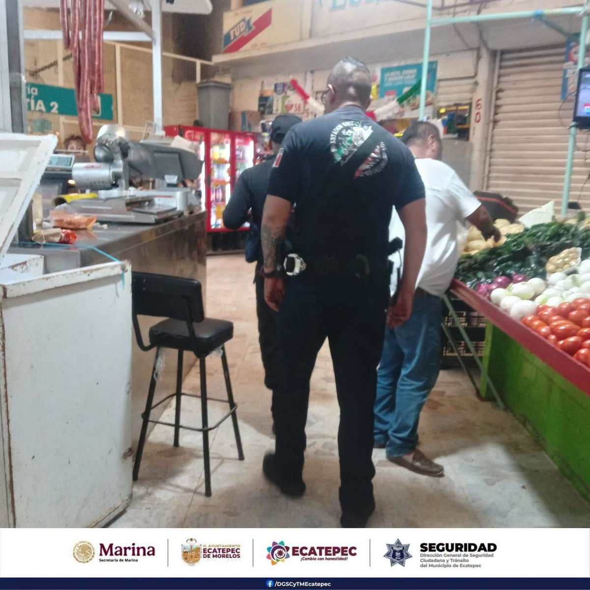 SeguridadEcatep's tweet photo. 𝗗𝗲𝘀𝗽𝗹𝗲𝗴𝗮𝗺𝗼𝘀 𝗢𝗽𝗲𝗿𝗮𝘁𝗶𝘃𝗼 𝗣𝗶𝗲 𝗧𝗶𝗲𝗿𝗿𝗮 𝗲𝗻 𝗽𝗮𝗿𝗾𝘂𝗲𝘀 𝘆 𝗺𝗲𝗿𝗰𝗮𝗱𝗼𝘀 | 𝗦𝗲𝗰𝘁𝗼𝗿 𝟭𝟯
Lee la nota completa aquí:🔗https://t.co/rxso9oFhhv

#EcatepecCambioQueSeSiente #ElCambioSeSiente #AzucenaCumple #Ecatepec #PolicíaDeEcatepec https://t.co/Sj9GHe4T9E