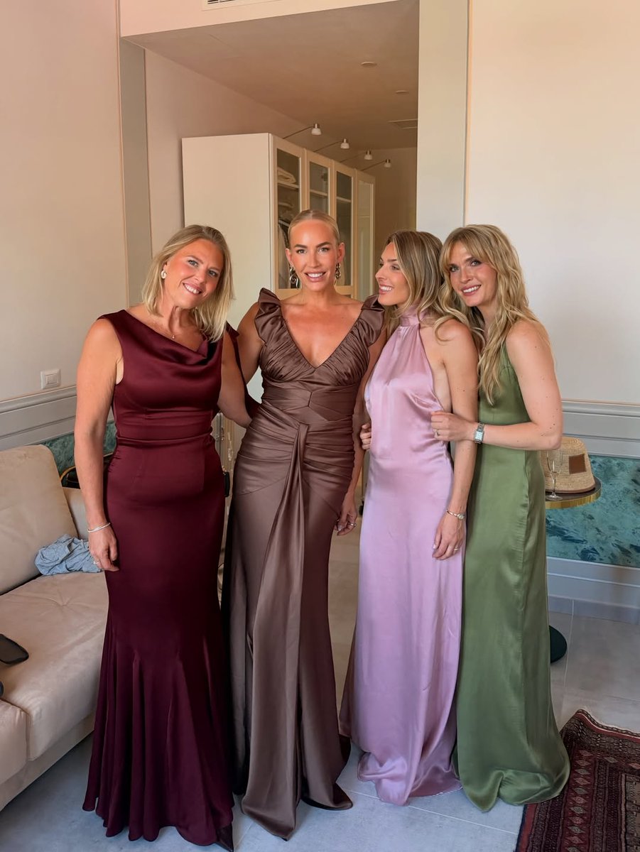 AnjinhoDig's tweet photo. THE WEDDING DAY 🥹 Min bästis sedan 27 år tillbaka är numera GIFT @michaelaforni med sin Damon! https://t.co/fQ4DcFXrm9