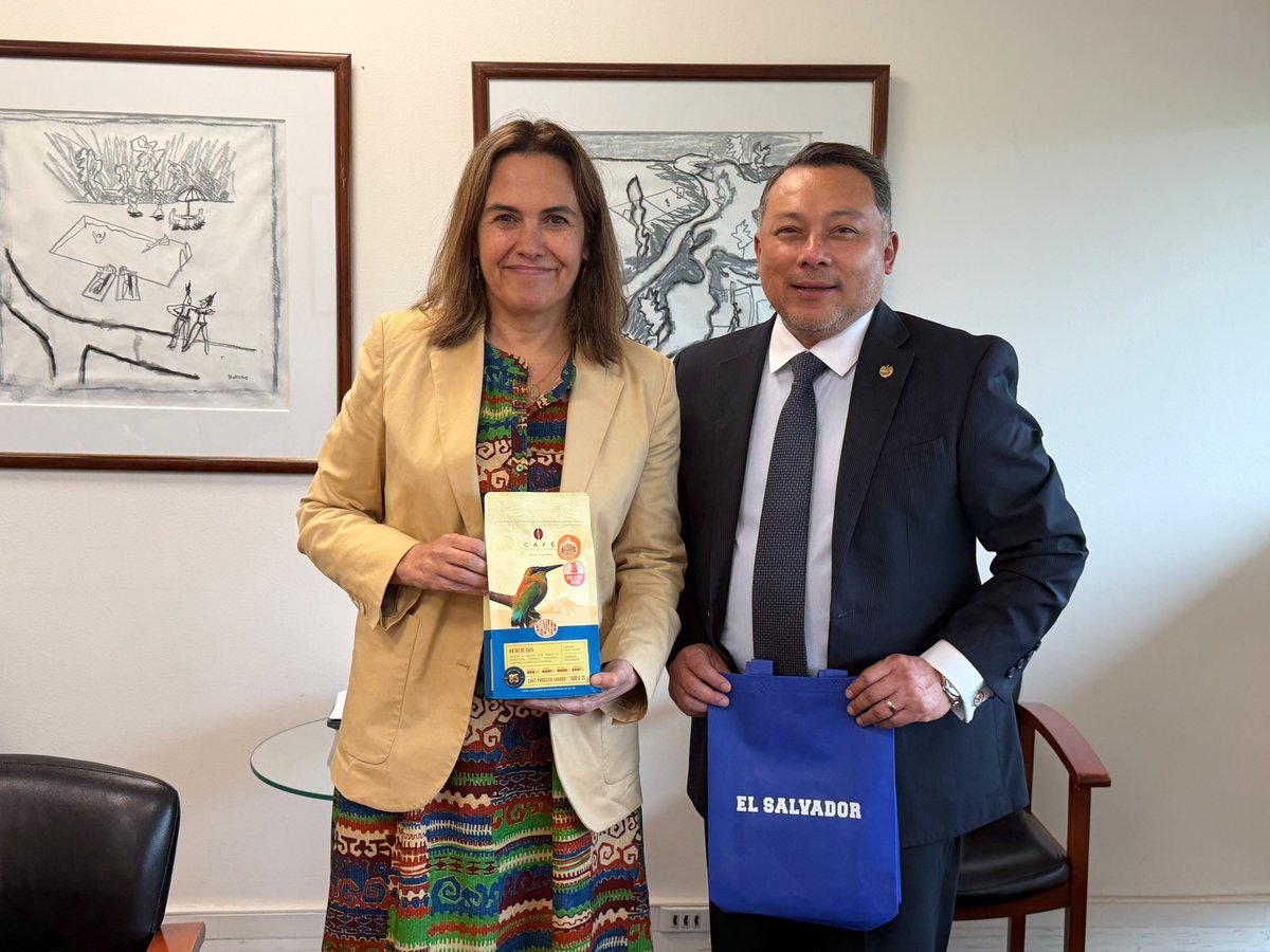 Emb_BanacekES's tweet photo. 🇸🇻🇨🇱 El Salvador y Vitacura, tendiendo puentes a través de la cultura y la gastronomía. Un encuentro especial con alcaldesa Camila Merino, para fortalecer vínculos y abrir nuevas oportunidades de intercambio. https://t.co/kGHMHhlGJb