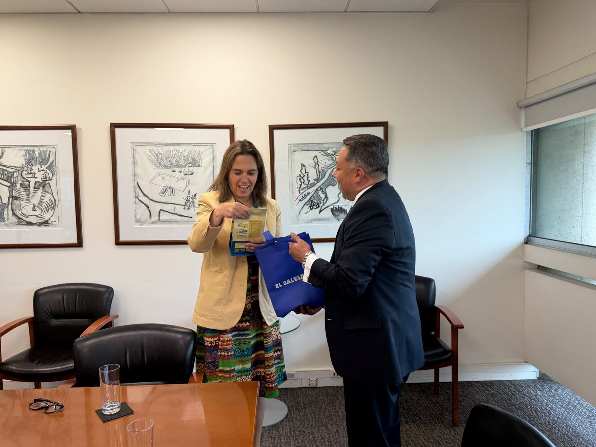 Emb_BanacekES's tweet photo. 🇸🇻🇨🇱 El Salvador y Vitacura, tendiendo puentes a través de la cultura y la gastronomía. Un encuentro especial con alcaldesa Camila Merino, para fortalecer vínculos y abrir nuevas oportunidades de intercambio. https://t.co/kGHMHhlGJb
