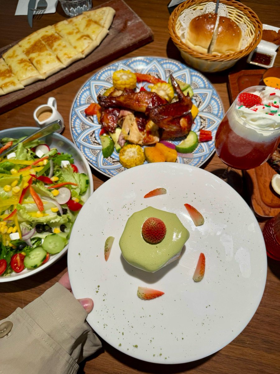 ShielaMcgrde1's tweet photo. Hoy disfruto de la comida en Shannei Bar, los platos son deliciosos!， https://t.co/xM4vjBGAuc