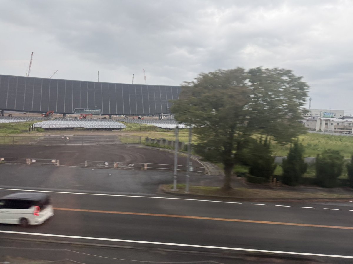 will_ekimemo's tweet photo. 今日も健在！
ですが、
木に隠れたところで、
足場が組まれていますので、
いよいよ解体かも。

2週間後あるかなあ
#ソーラーアーク https://t.co/sMKRupYMOX