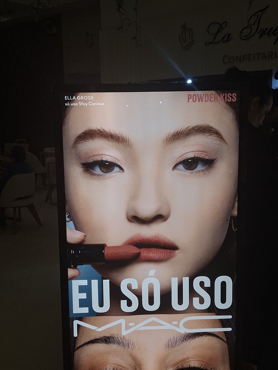 lauvedive's tweet photo. Oxe achei a Ella do Meovv aqui no shopping https://t.co/Qd4IwOpNOT