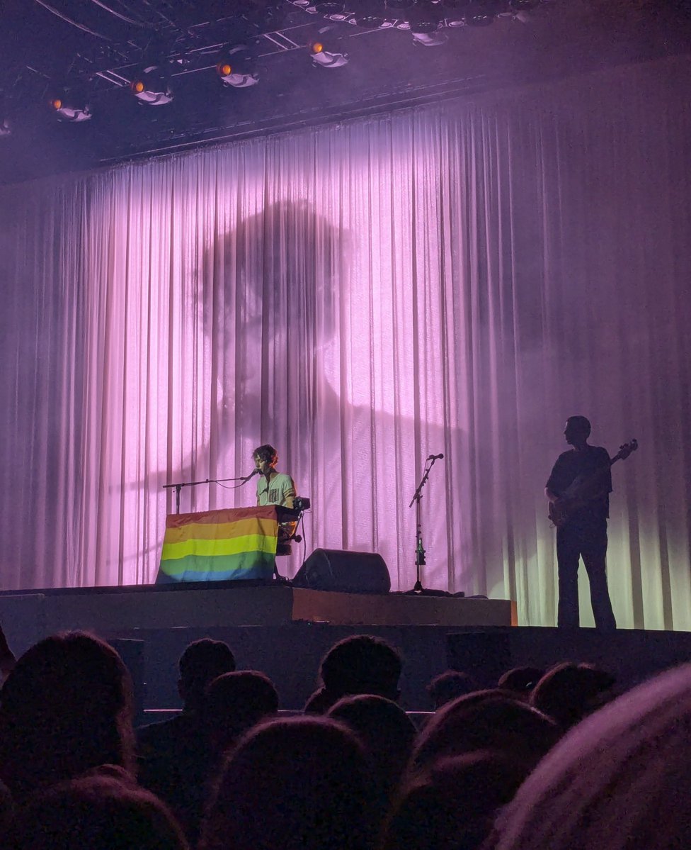 outro_teal's tweet photo. concert was very good too https://t.co/CkTRd4PFUY