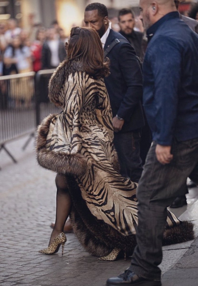 GalactaMag's tweet photo. Olandria and Cardi B stepped out for Roberto Cavalli in Milan, and both looks were so good. Definitely saving these for inspiration. https://t.co/6Ns2QvAtgq