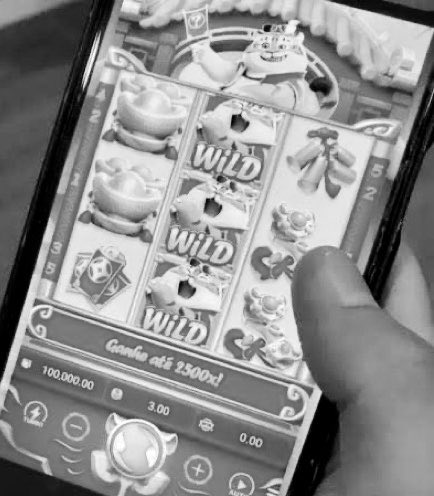 choquei's tweet photo. 🚨ATENÇÃO: Publicidades de bets estão permitidas até 5 de outubro. A partir de 6 de outubro, terça-feira, qualquer publicidade de sites de apostas estará proibida. As plataformas também serão retiradas do ar a partir da 0h do mesmo dia. https://t.co/qMrXfHUldH