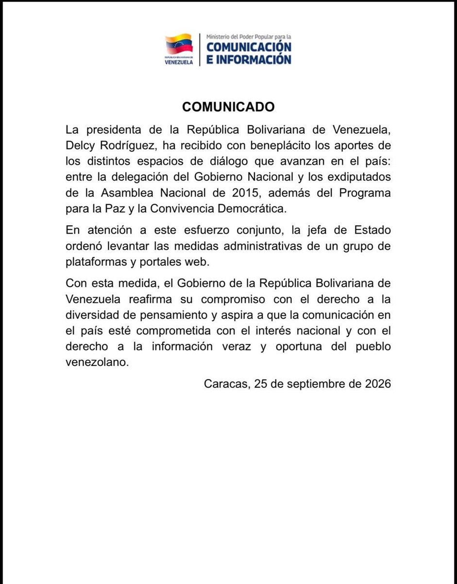 victoramaya's tweet photo. Finalmente el gobierno ordena desbloquear medios de comunicación, con un comunicado, al que le cambiaron la parte de “desbloqueos” para hablar de “medidas administrativas” (que nunca fueron informadas a sus afectados, por cierto).
Que los levanten todos.
Las dos versiones: https://t.co/fXeG55sDts