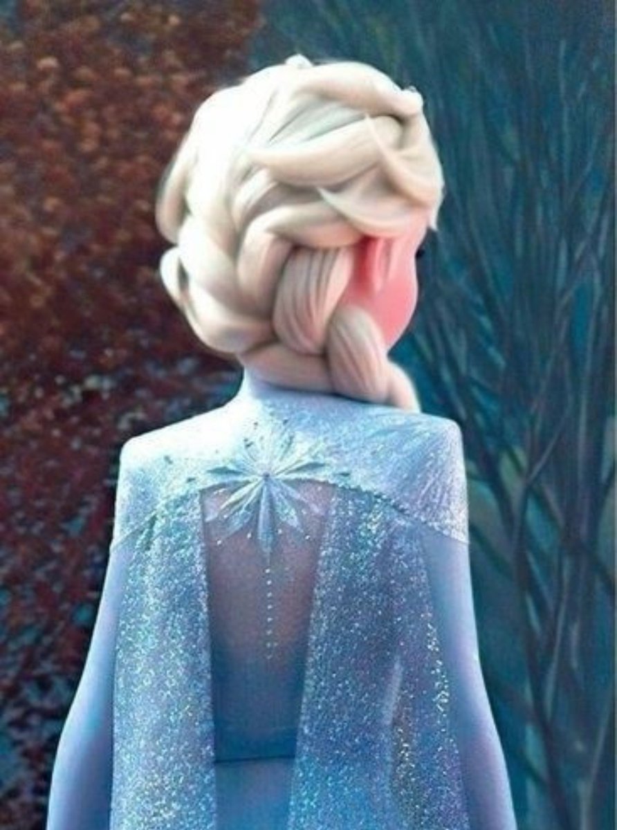 NokkRiderElsa's tweet photo. The details on Elsa’s Frozen 2 dress are actually so underrated. https://t.co/SfMwmxorfE
