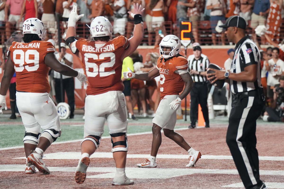 PeteNakos's tweet photo. Texas running back Hollywood Smothers is expected to be a game-time decision Saturday at Tennessee, sources tell @On3.

Has been listed as questionable on the SEC injury report this week, dealing with a lower-body injury. 

Injury Report: https://t.co/Cw05noWumi https://t.co/WNpZO7JmDI