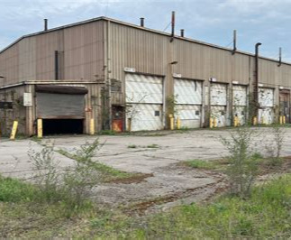 FreidaDakeqf's tweet photo. The 1973 image may show the now-empty structure at the old steelworks where I spent yesterday. I stood at that yellow railing, cheering a future pope, his cassocked monks, and gladiators. Two long days, from 6:15 a. m. to 10:50 p. m. Lunch was once https://t.co/7herFs3SiB
