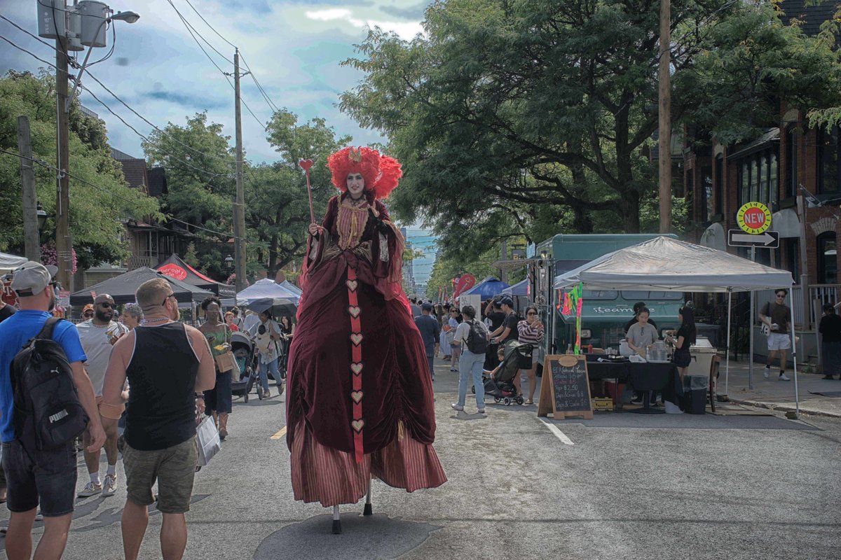 FreidaDakeqf's tweet photo. Cabbagetown Festival fail: noisy, crowded streets, distracted shooting, and the wrong camera for bright midday light. I brought three lenses but came home with no photos worth sharing without heavy editing. https://t.co/d6Z3PedqB3