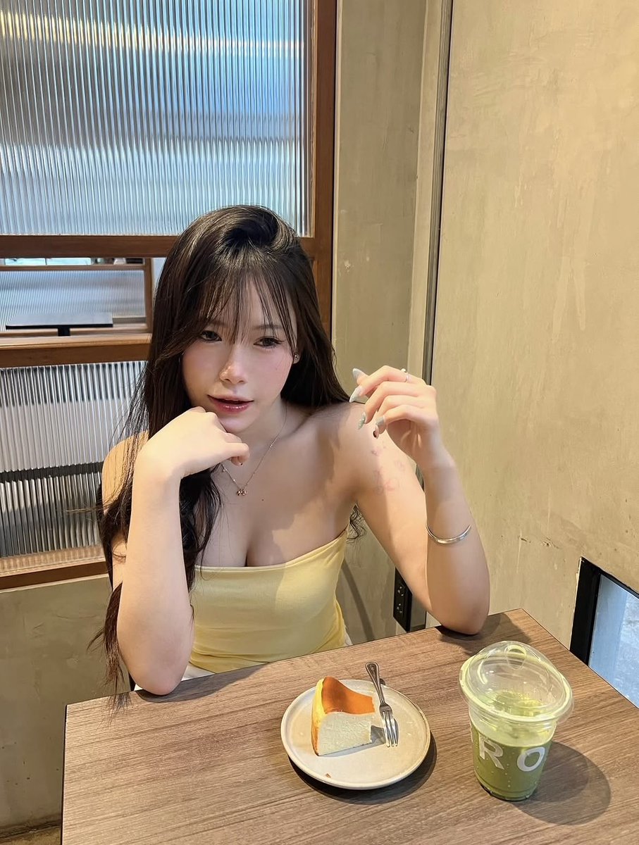 jejubs's tweet photo. 🍋"หน้าผ่องออร่าสู้แสงแบบคนผิวดีแต่เกิด ตัวช่วยกู้หน้าหมองที่ต้องมีติดโต๊ะเครื่องแป้ง" ☀️ ครีมกันแดดเนื้อซูเฟล่ ผิวกระจ่างใส เบาสบาย ไม่หนักหน้า

🆔 234smm
#รับงานกรุงเทพ ราชเทวี พญาไท https://t.co/Cfqpu5q3pL