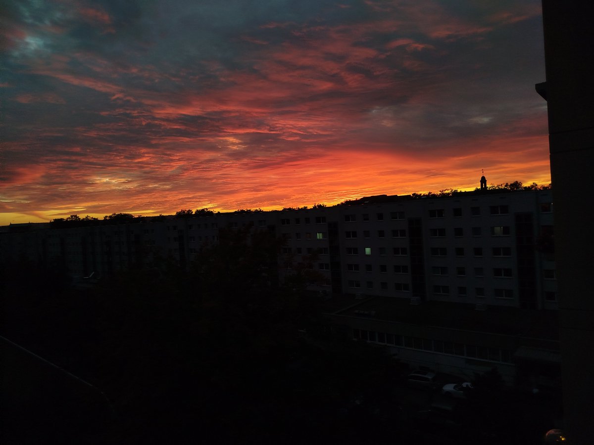 dh_micha's tweet photo. Dresden...👌Abend Himmel 
@Kachelmannwettr https://t.co/jc4KErqu9R