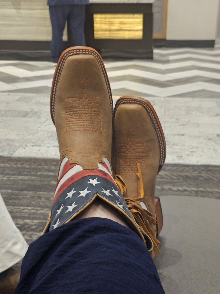 LisaCar75719780's tweet photo. @TRobinsonNewEra In Nashville at the moment, bought these cowboy boots , love them. https://t.co/fhMRaenOG0