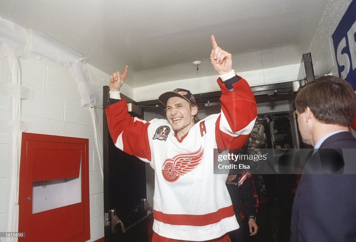 jjthomas06's tweet photo. Fedorov heads to the locker room after winning the Stanley Cup in 1997
📸Credit: Elsa / Getty Images https://t.co/8ebJk0n54E