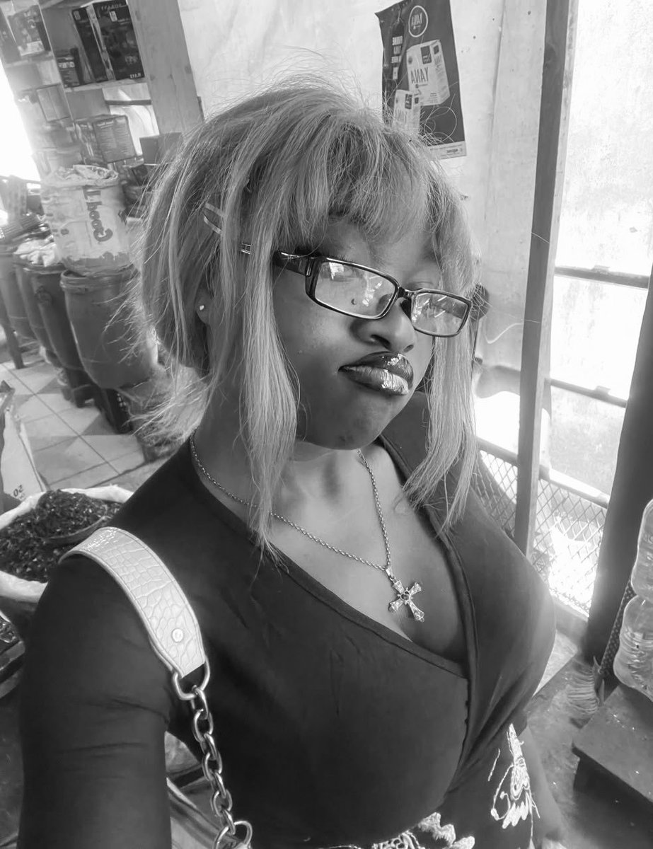 Ifeans1's tweet photo. "I only post my face" https://t.co/6OcK6OVO3F