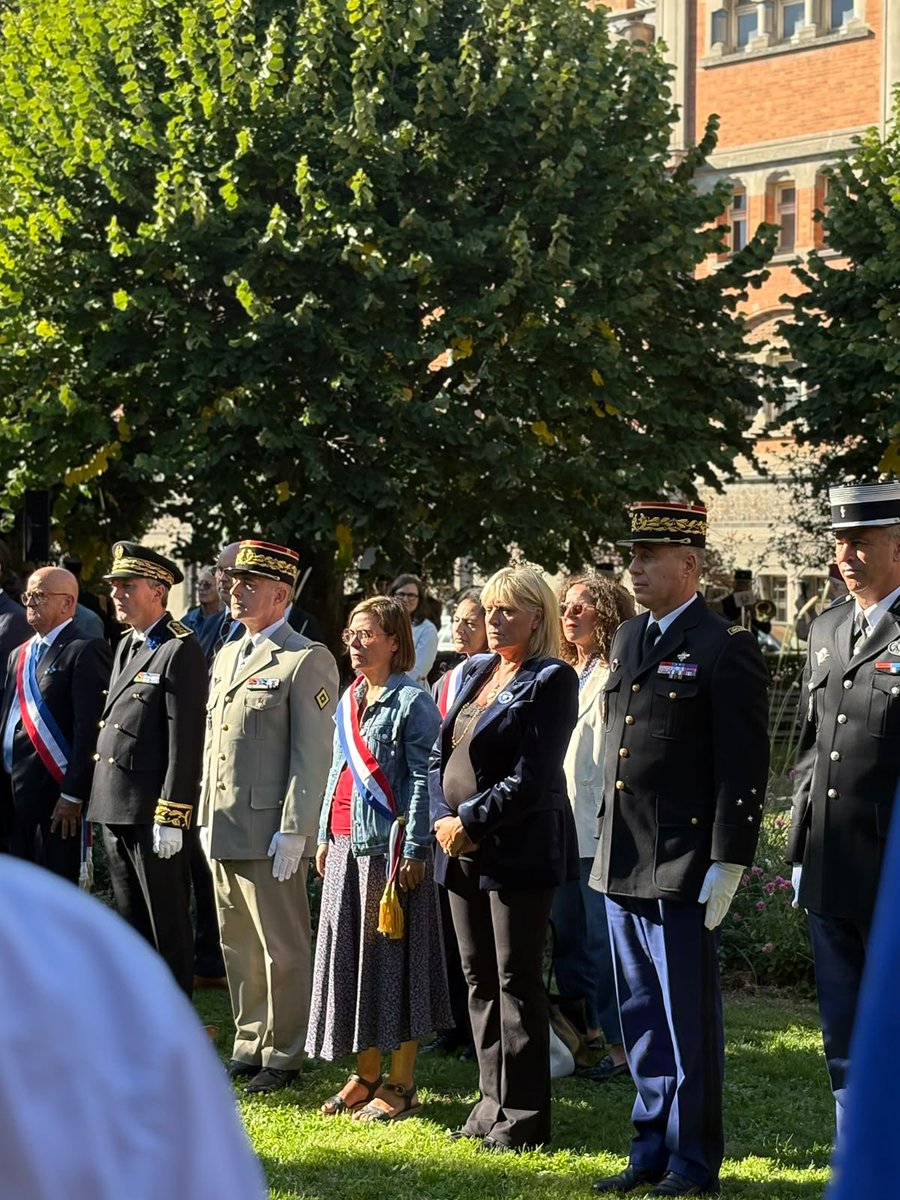 ToutpourLille's tweet photo. Nous honorons la mémoire des Harkis &amp; des troupes supplétives qui se sont engagés pendant la guerre d’indépendance d'Algérie. Cette commémoration nous rappelle la responsabilité française dans le sort tragique qu’ils ont connu.
#Mémoire #Lille https://t.co/RSgg1ciQkw