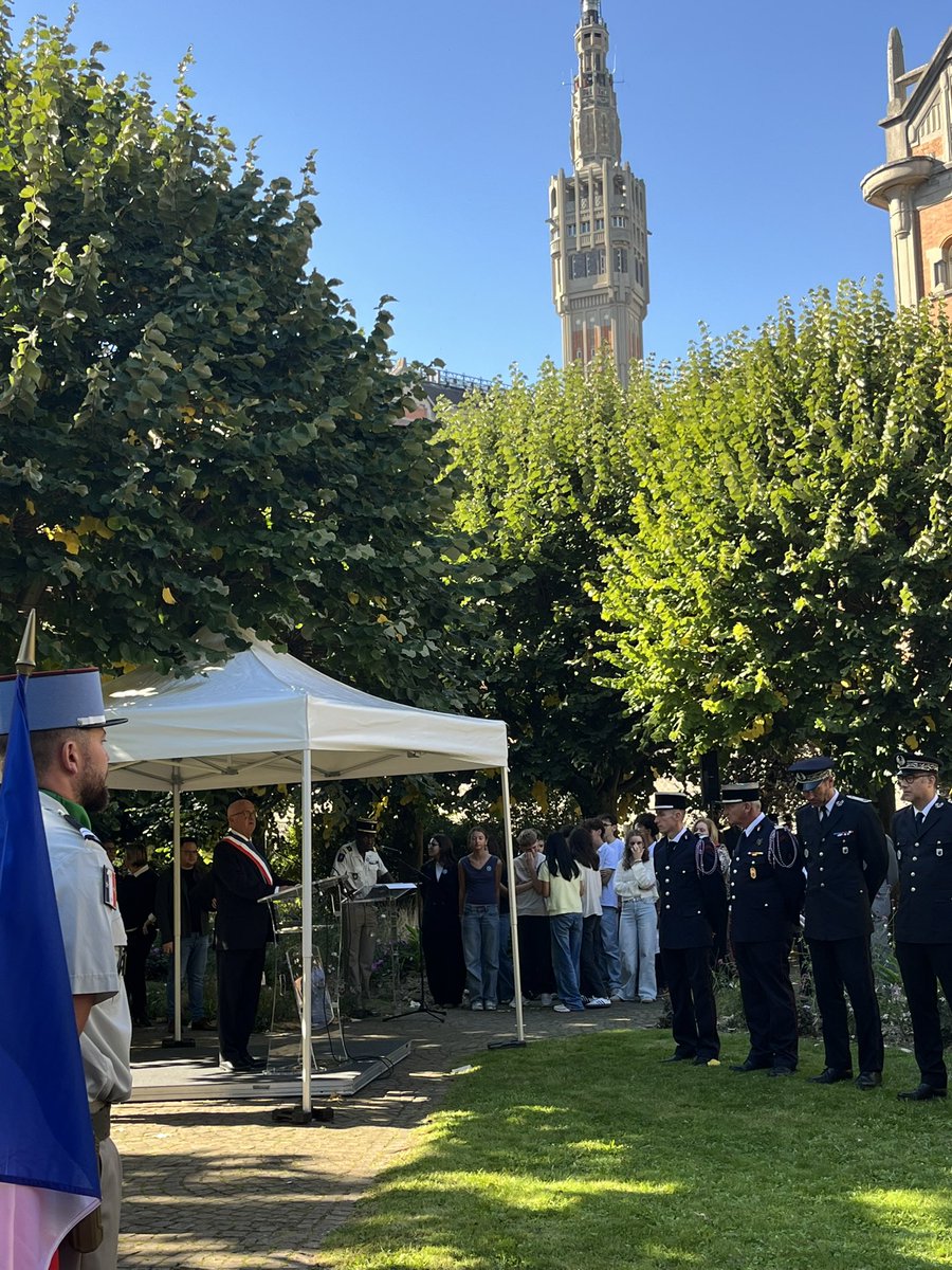 ToutpourLille's tweet photo. Nous honorons la mémoire des Harkis &amp; des troupes supplétives qui se sont engagés pendant la guerre d’indépendance d'Algérie. Cette commémoration nous rappelle la responsabilité française dans le sort tragique qu’ils ont connu.
#Mémoire #Lille https://t.co/RSgg1ciQkw